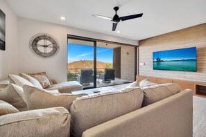 Smart TV - Ocean View, Infinity Pool, Overlooking Quivira (Cabo San Lucas)