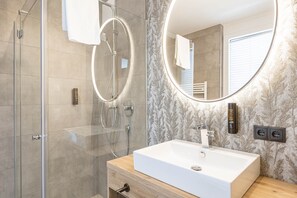Douche, serviettes fournies