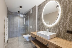 Shower, towels