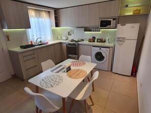 Microondas, horno, cafetera/tetera, tetera/pava eléctrica