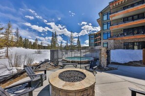 Outdoor spa tub - Tipsy Fox @ Downtown Winter Park Near the Slopes! (Winter Park)