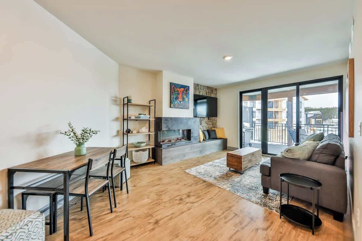 TV, peis og kontorer