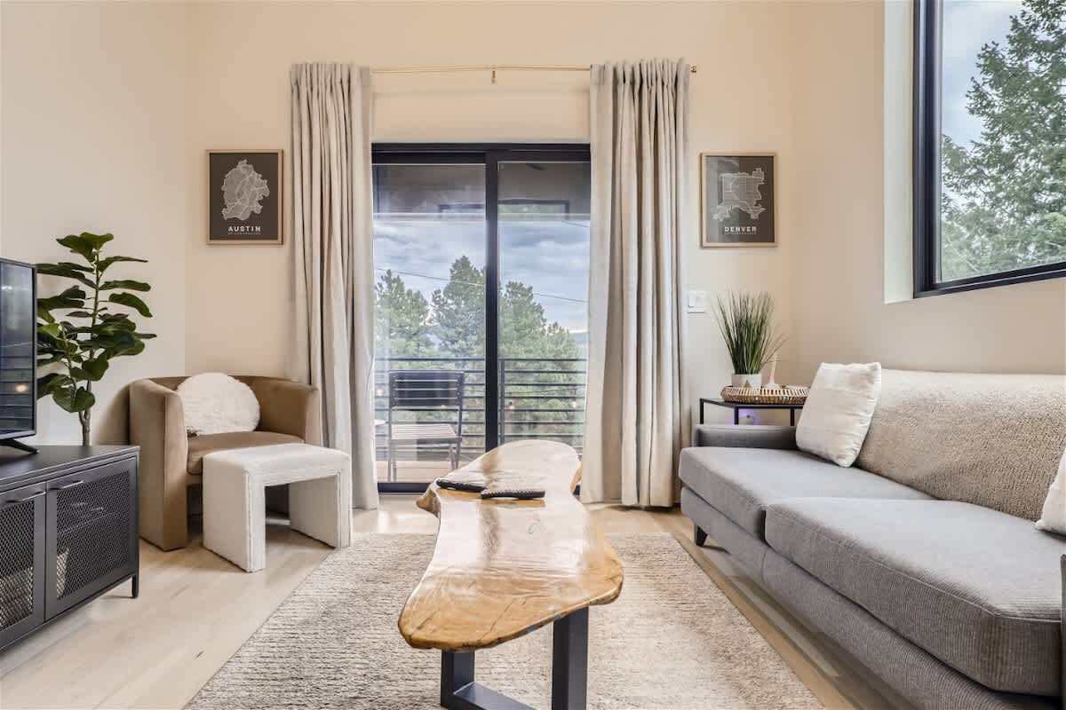 Een televisie en een kantoor