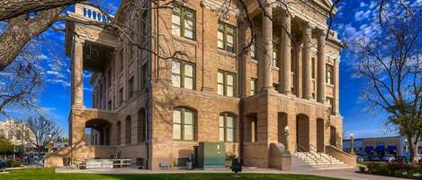 المنشأة من الخارج