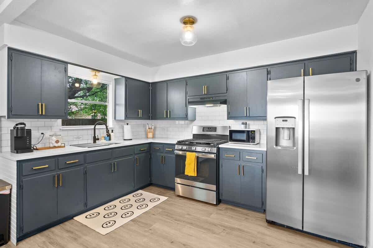 Geladeira, micro-ondas, fogão, cooktop