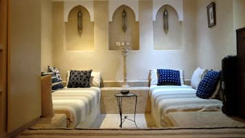 Family Quadruple Room | Individually decorated, desk, soundproofing, free WiFi