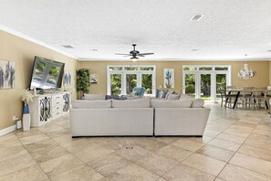 Smart TV - 4br House-Backyard -Pet-friendly-Bay Acess -W-fi (Gulf Shores)