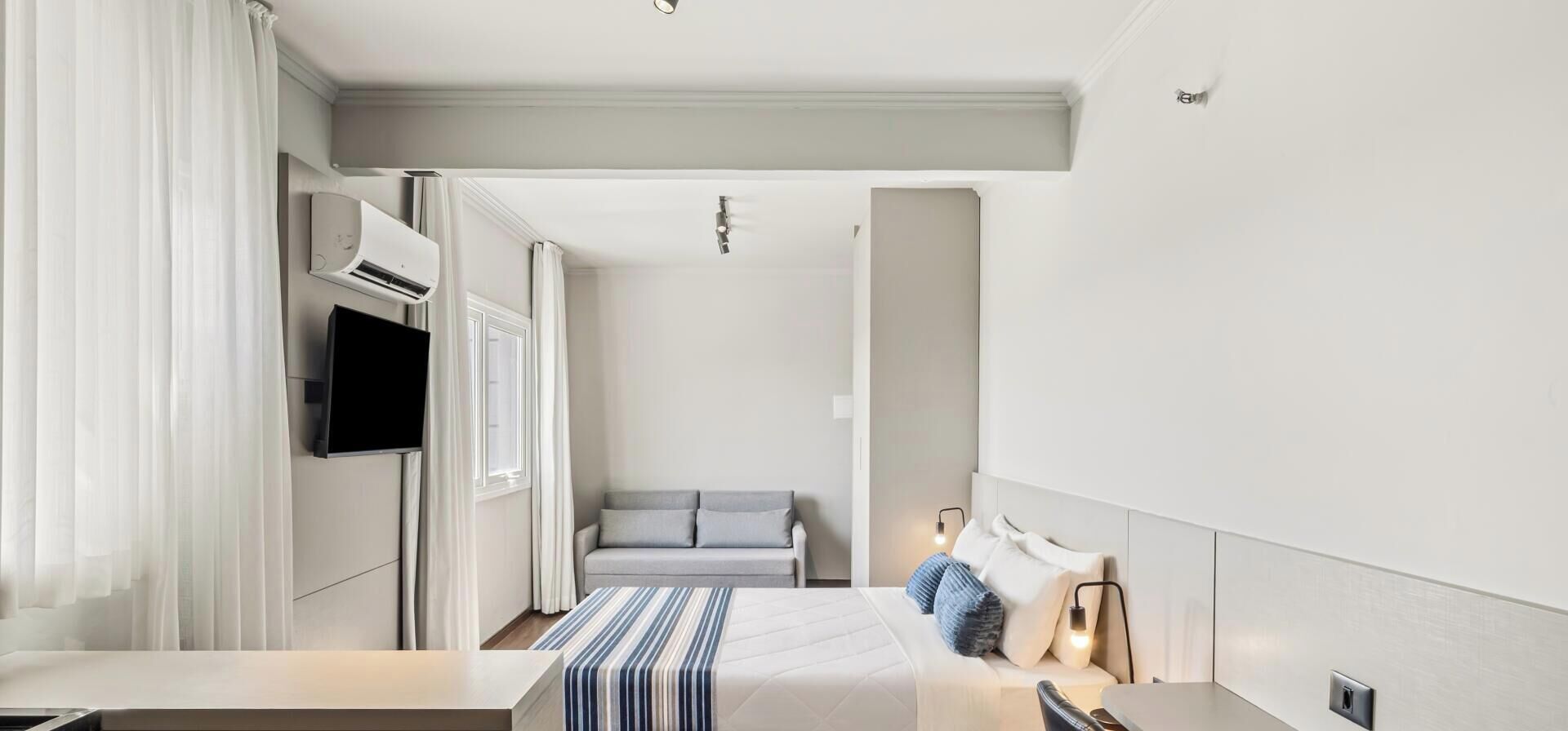 Classic Apartment | 1 bedroom, in-room safe, desk, laptop workspace