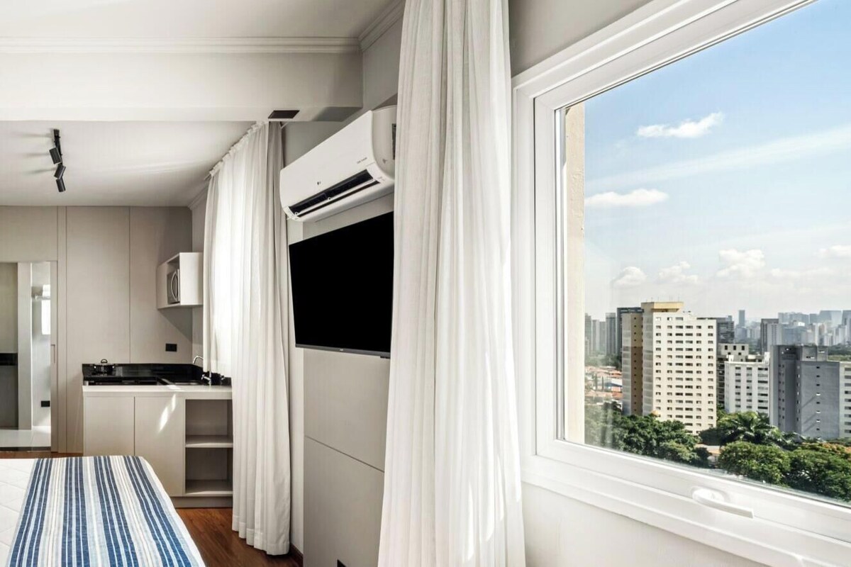 Classic Apartment | 1 bedroom, in-room safe, desk, laptop workspace