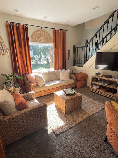 Bright Boho Walkable House Bars Beaches Bike Path Downtown