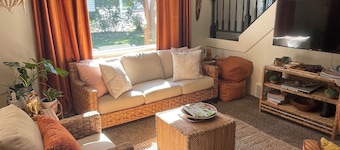 Bright Boho Walkable House Bars Beaches Bike Path Downtown