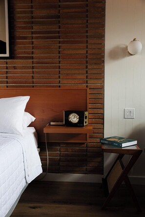 Habitación clásica, 1 cama Queen size | Escritorio, wifi gratis y ropa de cama 