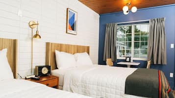 Classic-Doppelzimmer, 2 Queen-Betten | Schreibtisch, kostenloses WLAN, Bettwäsche