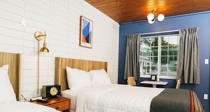 The Sierra Motel