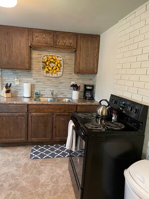 Fridge, microwave, oven, stovetop - Clean Apartment close to 80/94, I65 Lake Station 2751 DeKalb 1 bed (Lake Station)