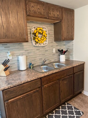 Clean Apartment close to 80/94, I65 Lake Station 2751 DeKalb 1 bed