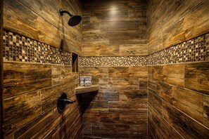 Shower, hair dryer, towels, soap - Just The Two of Us River Front Luxury Cabin -Private/Romantic/Hot Tub/Kayak/Fish (Smithville)