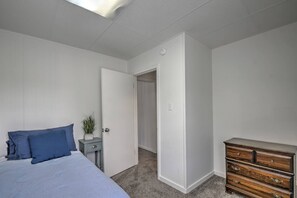 2 habitaciones, tabla de planchar con plancha, wifi y ropa de cama