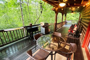 Outdoor dining - ♨️Hot Tub - 🎲Game Room - 🔥Fire Pit - 🕹️Arcade (Cherry Log)