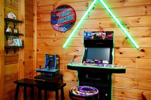 Game room - ♨️Hot Tub - 🎲Game Room - 🔥Fire Pit - 🕹️Arcade (Cherry Log)