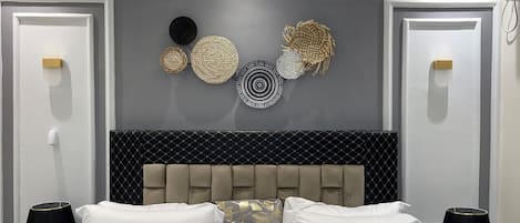 Suíte estúdio sênior | Roupas de cama premium, edredons de pluma, camas Select Comfort