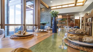 Dining - Corporate*Hot Tub•20 Acres•King Beds•Firepit•Views (Grove)
