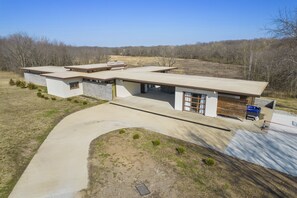 Exterior - Corporate*Hot Tub•20 Acres•King Beds•Firepit•Views (Grove)