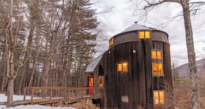 Cozy Silo with Sunset Mountain Views near Woodstock