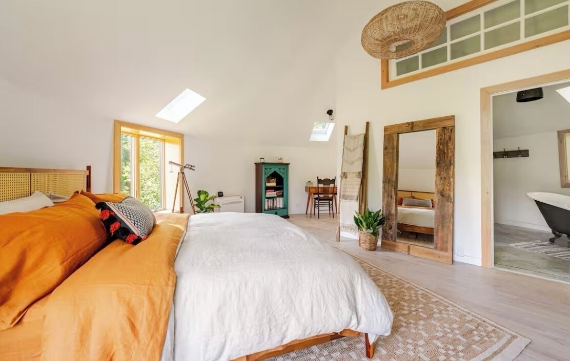 3 bedrooms, desk, iron/ironing board, free WiFi