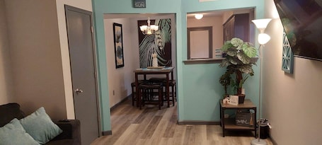 Smart TV. Comfy Home~Teal Feel~ Sleeps 8