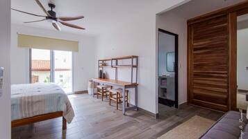 4 bedrooms, desk, travel crib, WiFi