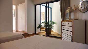 3 Schlafzimmer, Zimmersafe, Schreibtisch, Bügeleisen/Bügelbrett