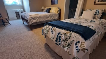 5 bedrooms, desk, iron/ironing board, free WiFi