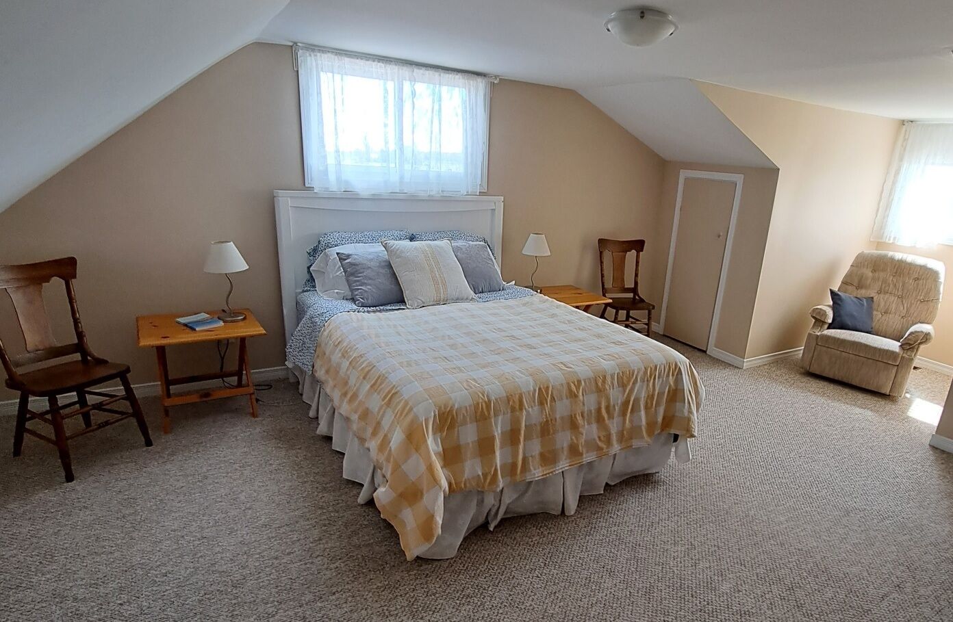 5 habitaciones, escritorio, tabla de planchar con plancha y wifi gratis 