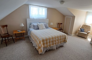 5 quartos, escrivaninha, ferros/tábuas de passar roupa