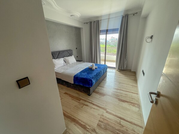 2 bedrooms - Top Floor Luxury Retreat - Spacious Apartment with Breathtaking Balcony (Tangier, Tanger-Tetouan-Al Hoceïma, Morocco)