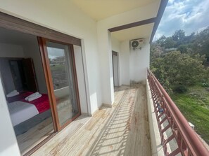 Property grounds - Top Floor Luxury Retreat - Spacious Apartment with Breathtaking Balcony (Tangier, Tanger-Tetouan-Al Hoceïma, Morocco)