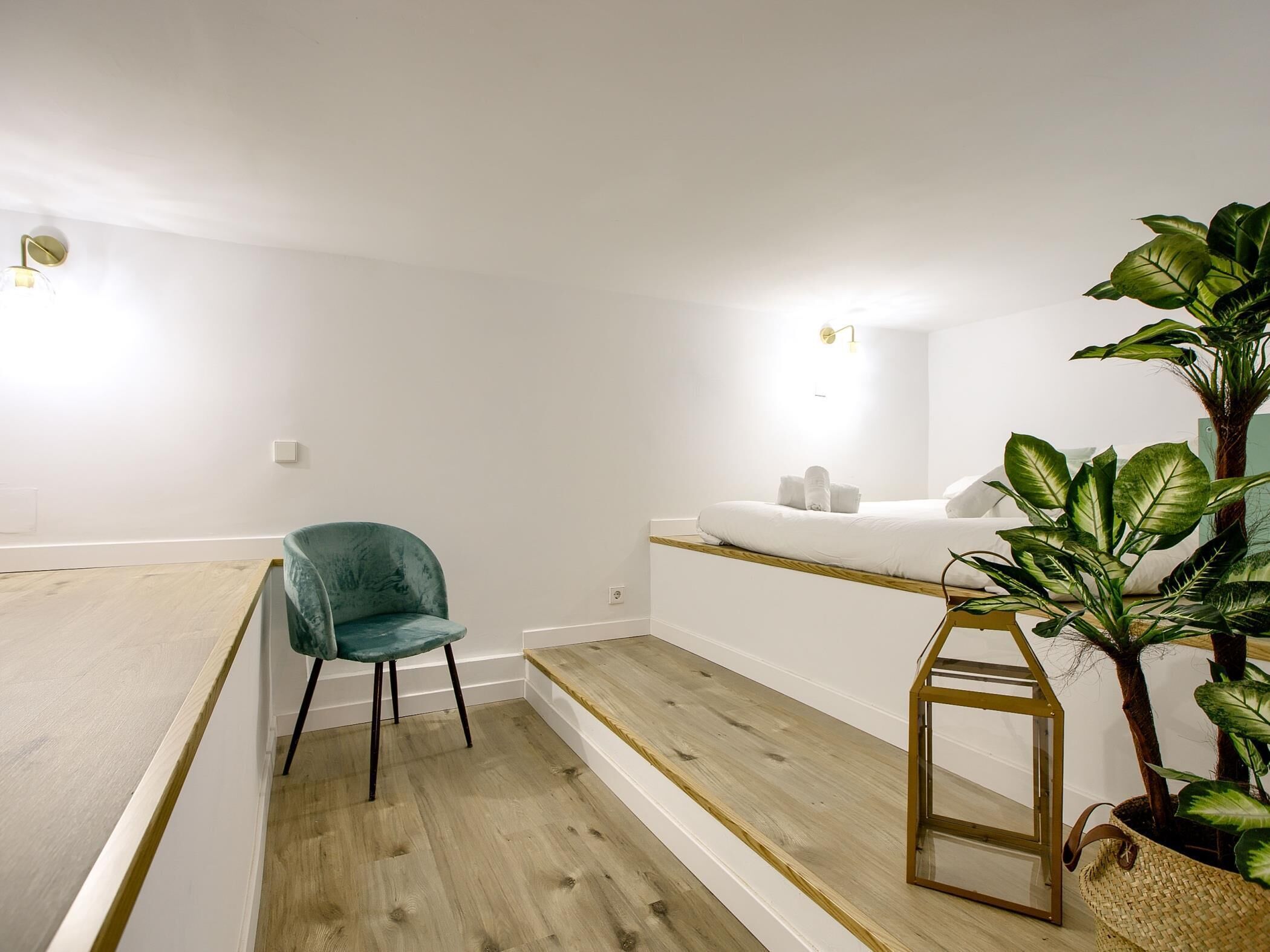 2 quartos, ferros/tábuas de passar roupa, roupa de cama