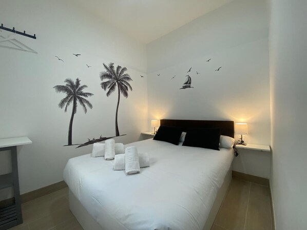 2 室のベッドルーム、アイロン / アイロン台、WiFi、ベッドシーツ