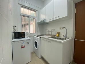 冷蔵庫、電子レンジ、コーヒー / ティーメーカー、トースター