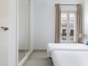 2 bedrooms, iron/ironing board, WiFi - Madrid Pac ífico - Nex to Retiro Park (Madrid)