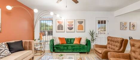 Een smart-tv en een open haard