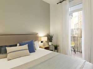 2 bedrooms, iron/ironing board, Internet, bed sheets - Amazing views over Sagrada Familia (Barcelona)