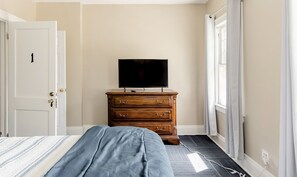 3 soverom, strykejern/-brett, wi-fi (inkludert) og sengetøy