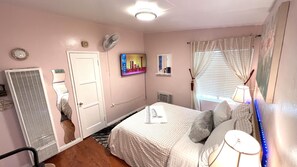 2 makuuhuonetta, työpöytä, silitysrauta/-lauta, ilmainen Wi-Fi