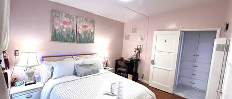 2 bedrooms, desk, iron/ironing board, free WiFi
