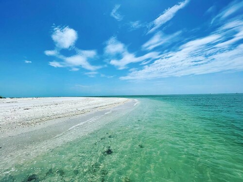 Stunning Waterfront-canal home minutes from Charlotte Harbor, Saltwater Pool!