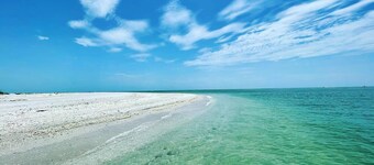 Stunning Waterfront-canal home minutes from Charlotte Harbor, Saltwater Pool!