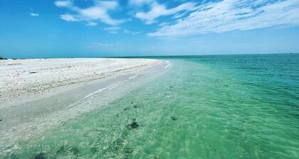 Stunning Waterfront-canal home minutes from Charlotte Harbor, Saltwater Pool!
