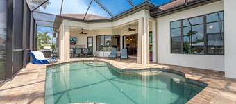Stunning Waterfront-canal home minutes from Charlotte Harbor, Saltwater Pool!